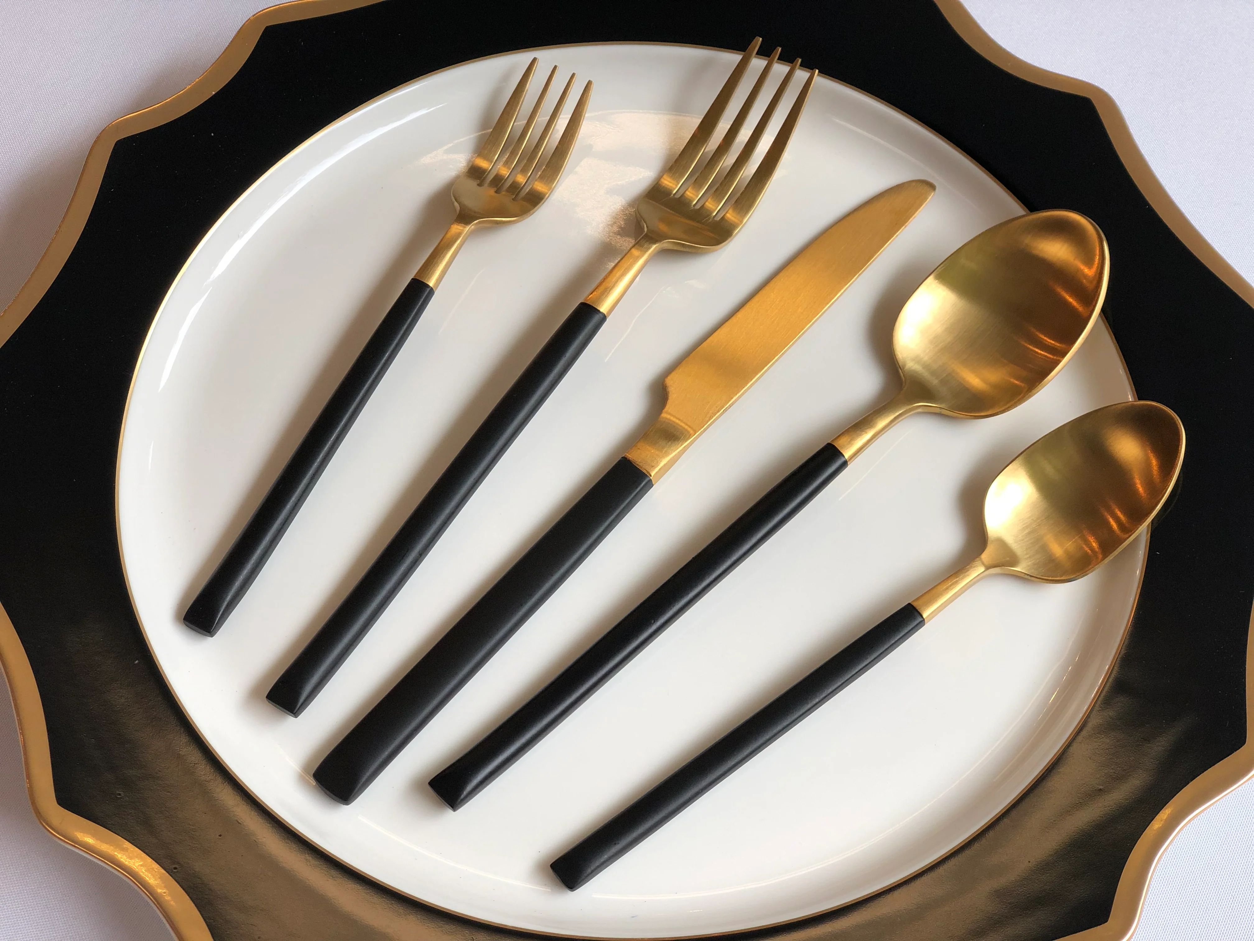 5-Piece Black Handled Silverware Set Gold - Image 7