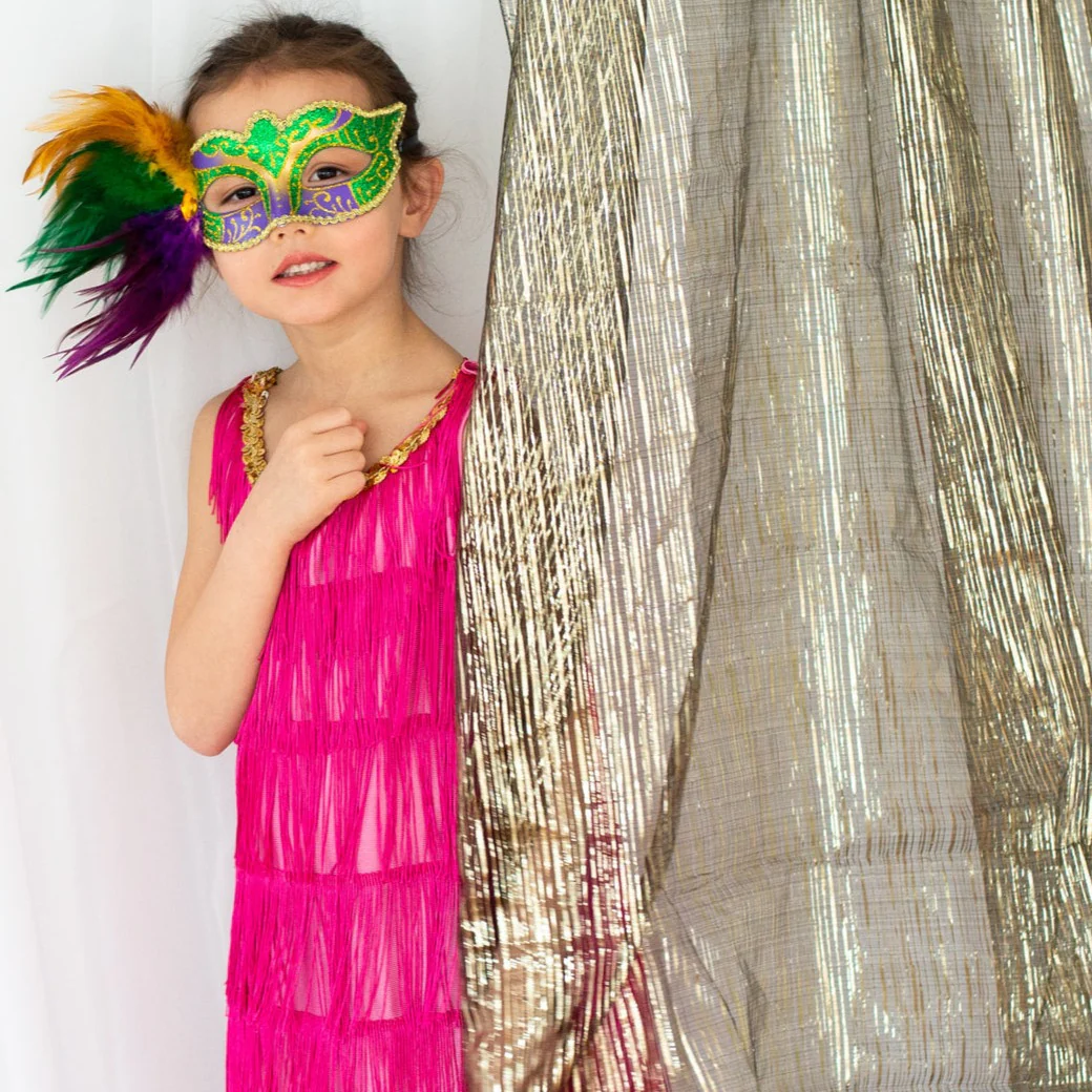 58 x 120 in. Metallic Ribbon Backdrop (2 Colors) - Image 7